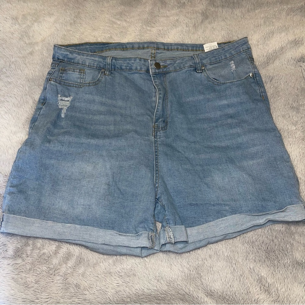 Size 2x jean shorts. Worn once.‎